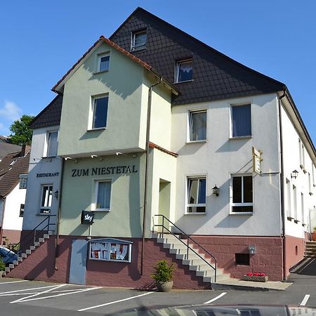 Landhotel Zum Niestetal エクステリア 写真