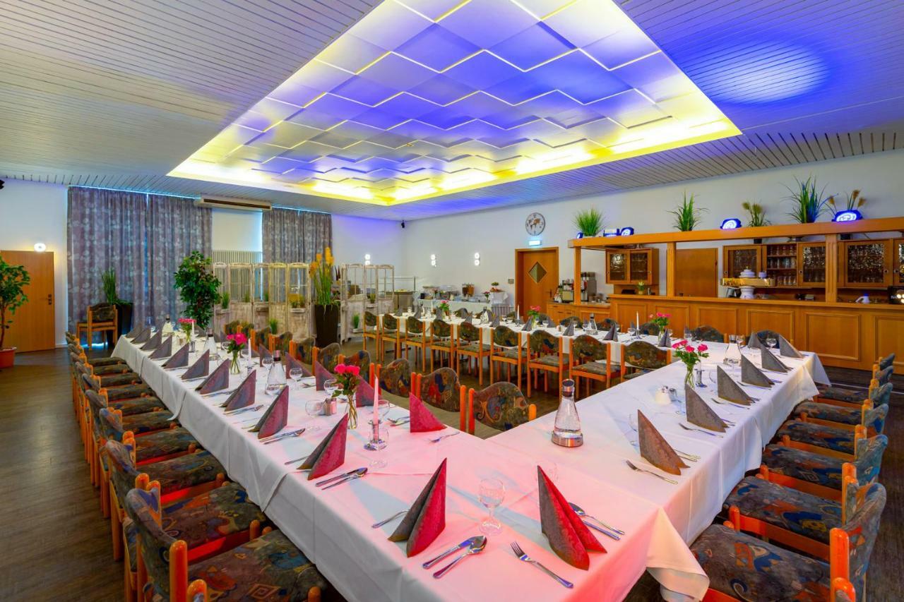 Landhotel Zum Niestetal エクステリア 写真