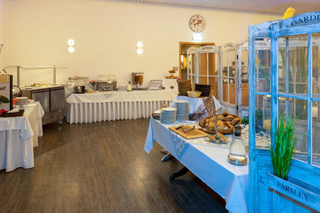 Landhotel Zum Niestetal エクステリア 写真