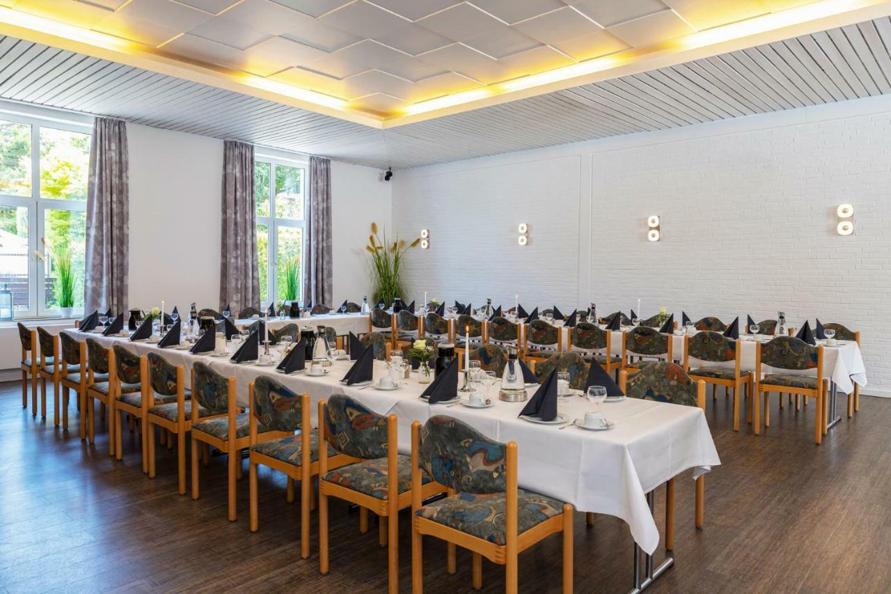 Landhotel Zum Niestetal エクステリア 写真