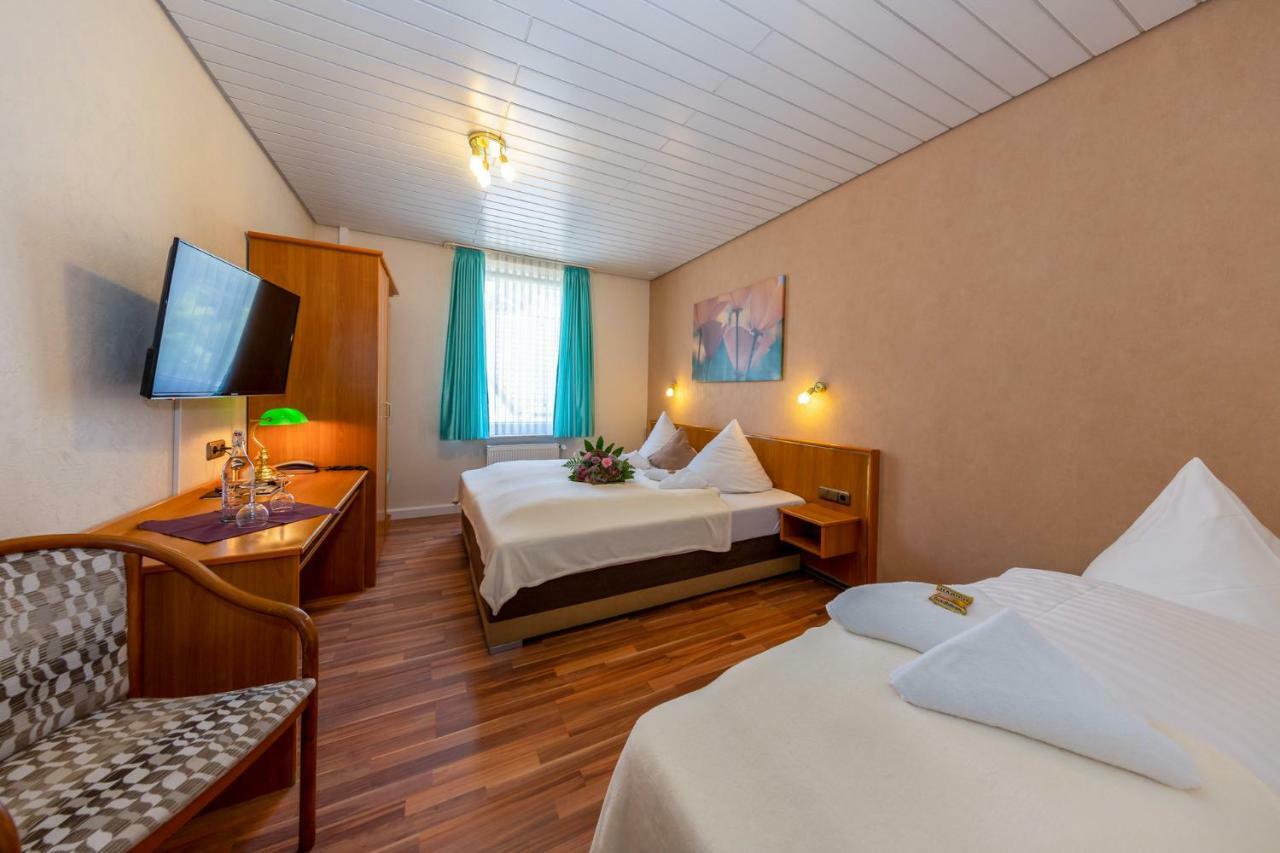Landhotel Zum Niestetal エクステリア 写真