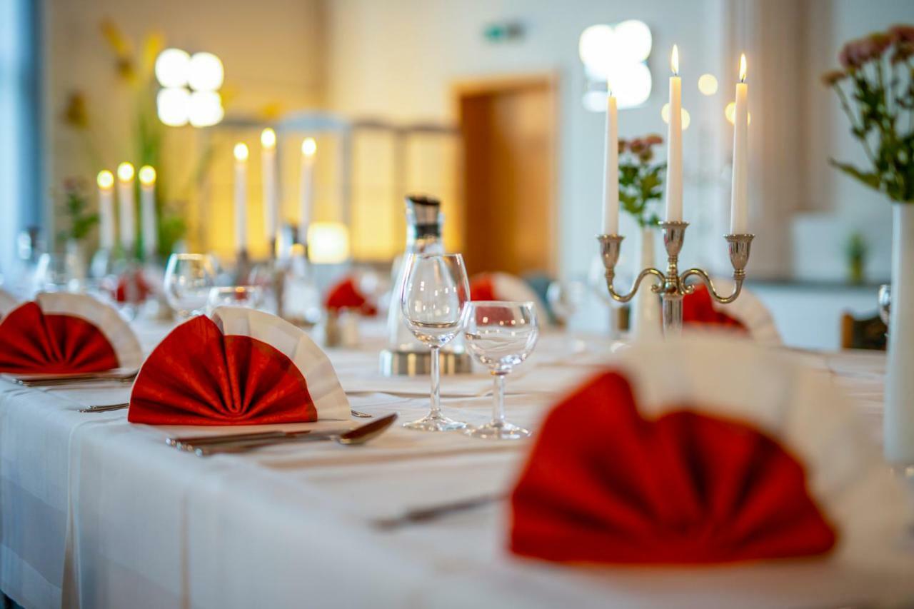 Landhotel Zum Niestetal エクステリア 写真