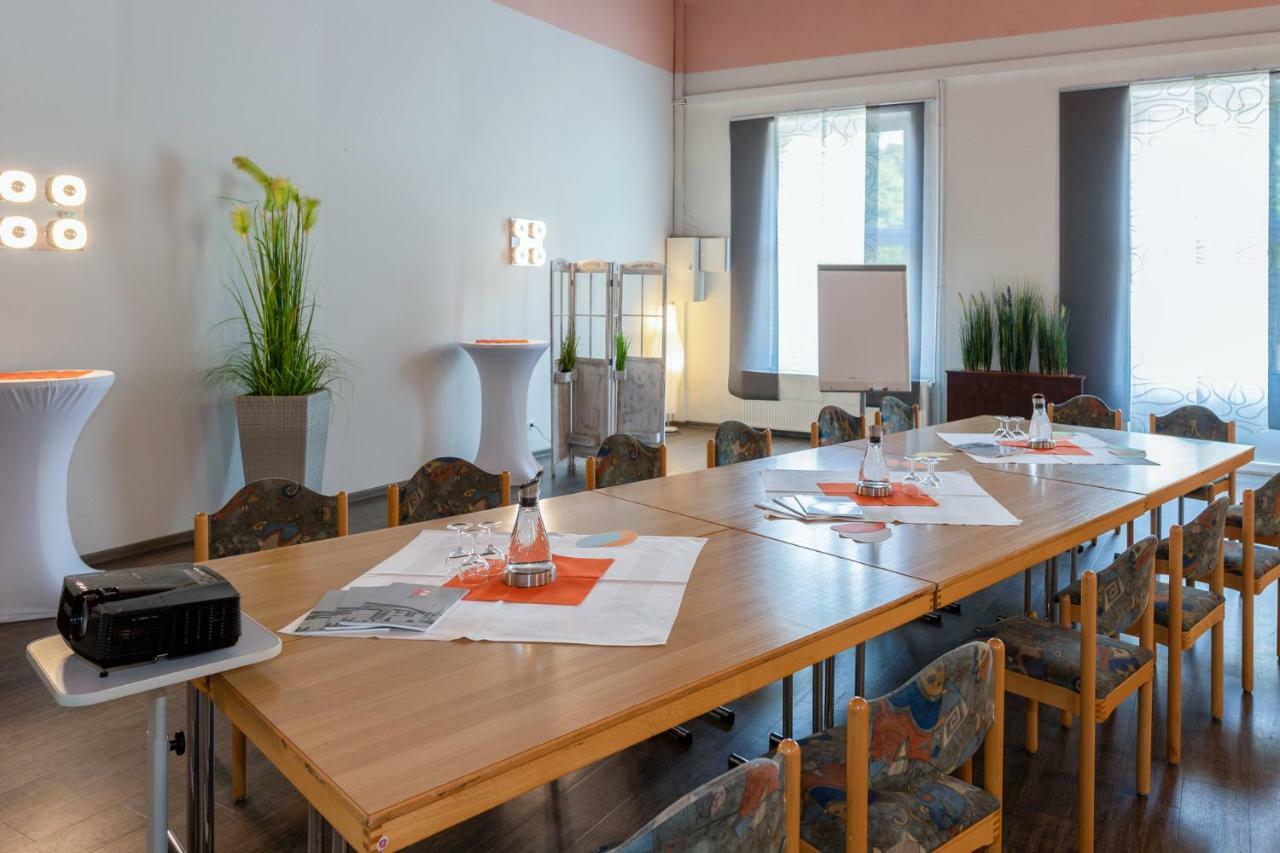 Landhotel Zum Niestetal エクステリア 写真